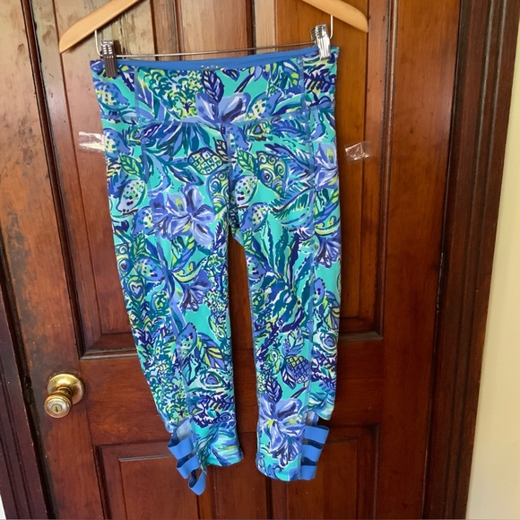 Lilly Pulitzer luxletic cropped leggings in Bennett blue sneaks beek - Picture 1 of 4